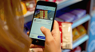 Foto 3: Mit dem neuen Scan and Go-Feature von fillibri soll der Bezahlvorgang im Smart Shop noch einfacher werden.